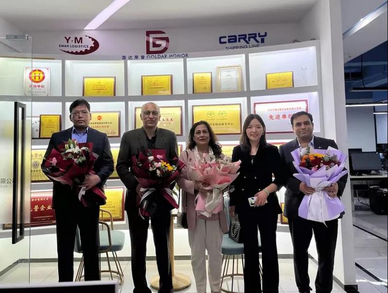 巴基斯坦駐華大使Mr Moin Ul Haque和上?？傤I事Mr Hussain Haider蒞臨伊曼物流參觀指導